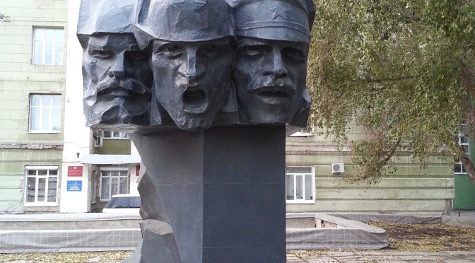 Две гвоздики героям Революции. Фотоотчет