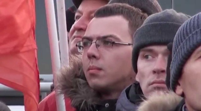 Две гвоздики героям революции